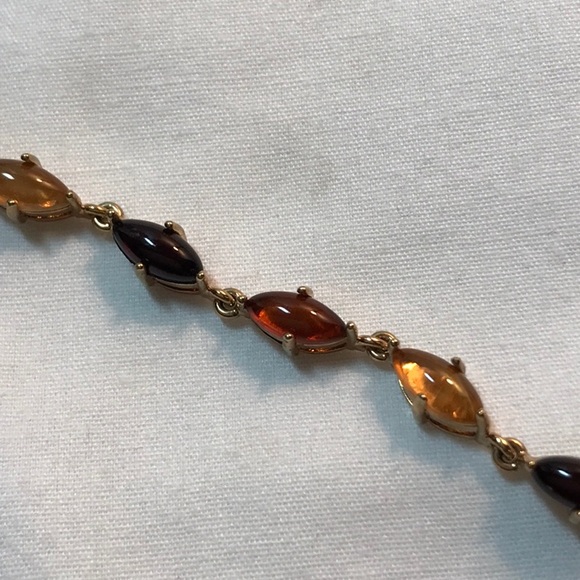 Avon necklace in gold tone, fold over clasp, 16 in length, stones multicolor - Picture 9 of 10